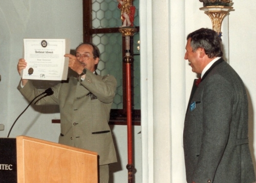 Übergabe der Charterurkunde durch Governor Viktor Straberger, RC Wels